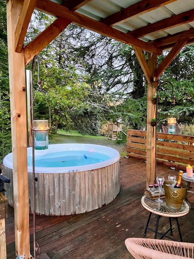Domaine Le Manoir, Gites De Charme Et De Caractere Avec Piscines Privatisees Et Spa Nordique Fossemagne Exterior photo